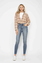 Load image into Gallery viewer, Judy Blue Full Size Tummy Control Contrast Wash Skinny Jeans