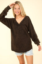 Load image into Gallery viewer, VERY J Washed V-Neck Exposed Seam Knit Top