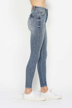 Load image into Gallery viewer, Judy Blue Full Size Tummy Control Contrast Wash Skinny Jeans