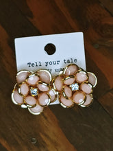 Load image into Gallery viewer, Floral Stud Earrings