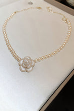 Load image into Gallery viewer, Flower Pearl Necklace