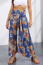 Load image into Gallery viewer, Printed Tie-Front Culottes