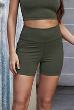 Load image into Gallery viewer, Exposed Seam Decorative Button Yoga Shorts