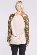 Load image into Gallery viewer, Floral Bell Sleeve Top