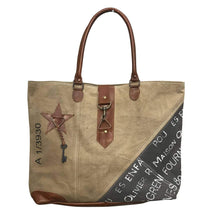 Load image into Gallery viewer, Star key buckle tote🗝