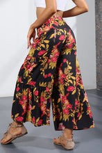 Load image into Gallery viewer, Printed Tie-Front Culottes