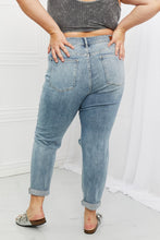 Load image into Gallery viewer, Judy Blue Malia Full Size Mid Rise Boyfriend Jeans