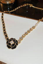 Load image into Gallery viewer, Pearl Flower Rhinestone Copper Necklace