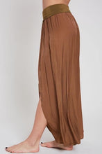 Load image into Gallery viewer, Solid Tulip Hem Flare Pants